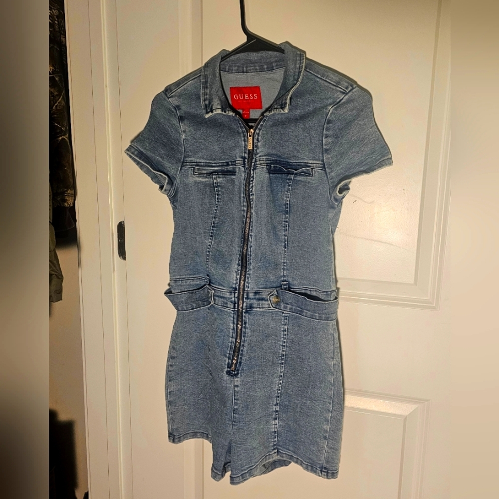 Guess Jean outfit ( short) size M one piece